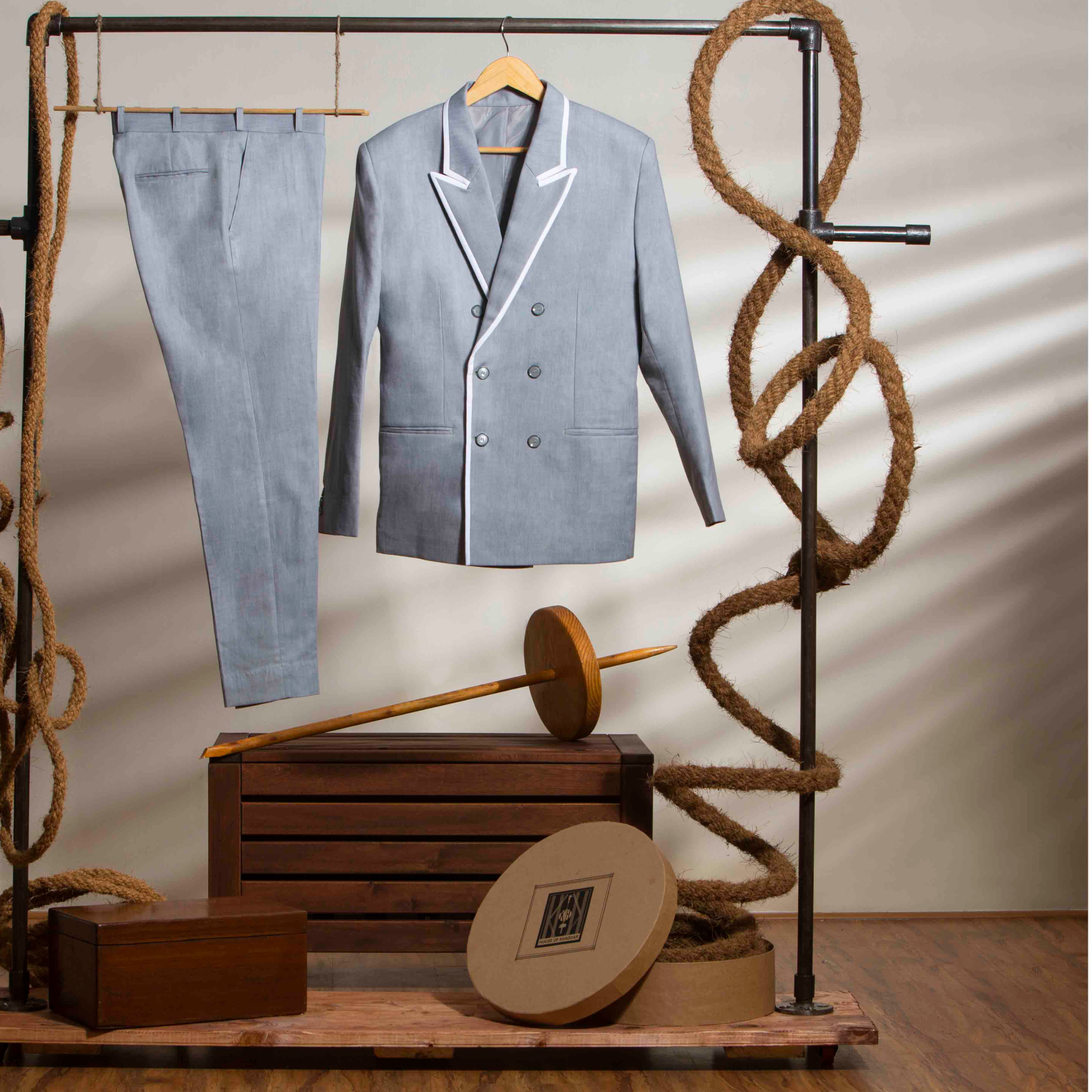 PEAK LAPEL JACKET WITH WHITE TRIMMING- 019