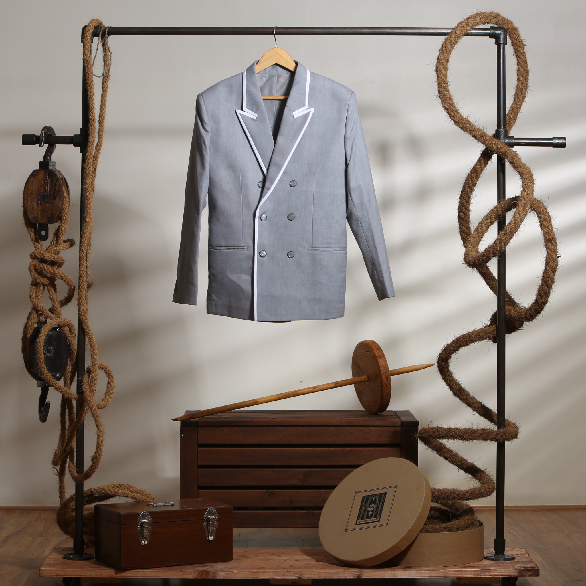 PEAK LAPEL JACKET WITH WHITE TRIMMING- 019