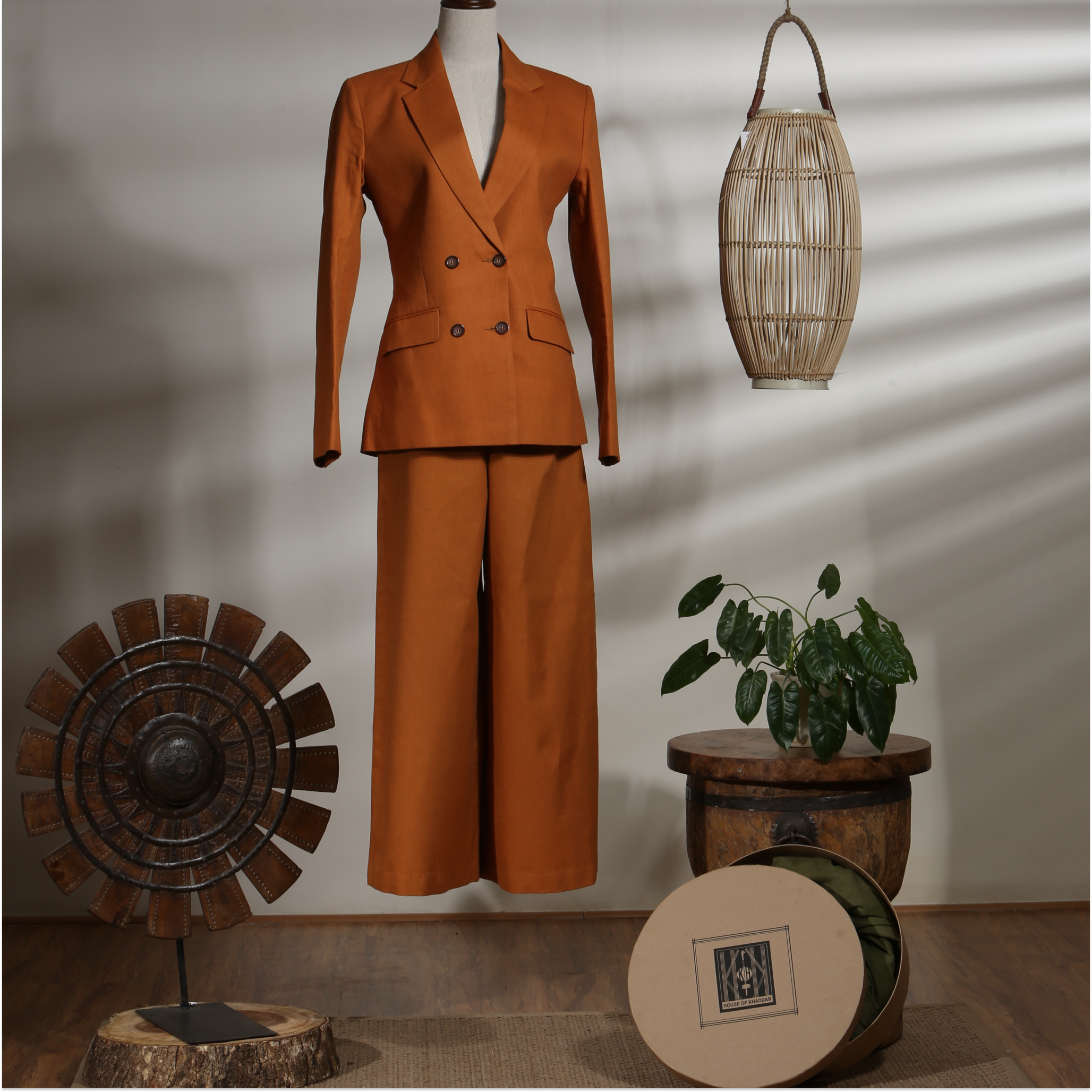 DOUBLE BREASTED BLAZER WiTH WIDE LEGGED TROUSERS - ADOBE