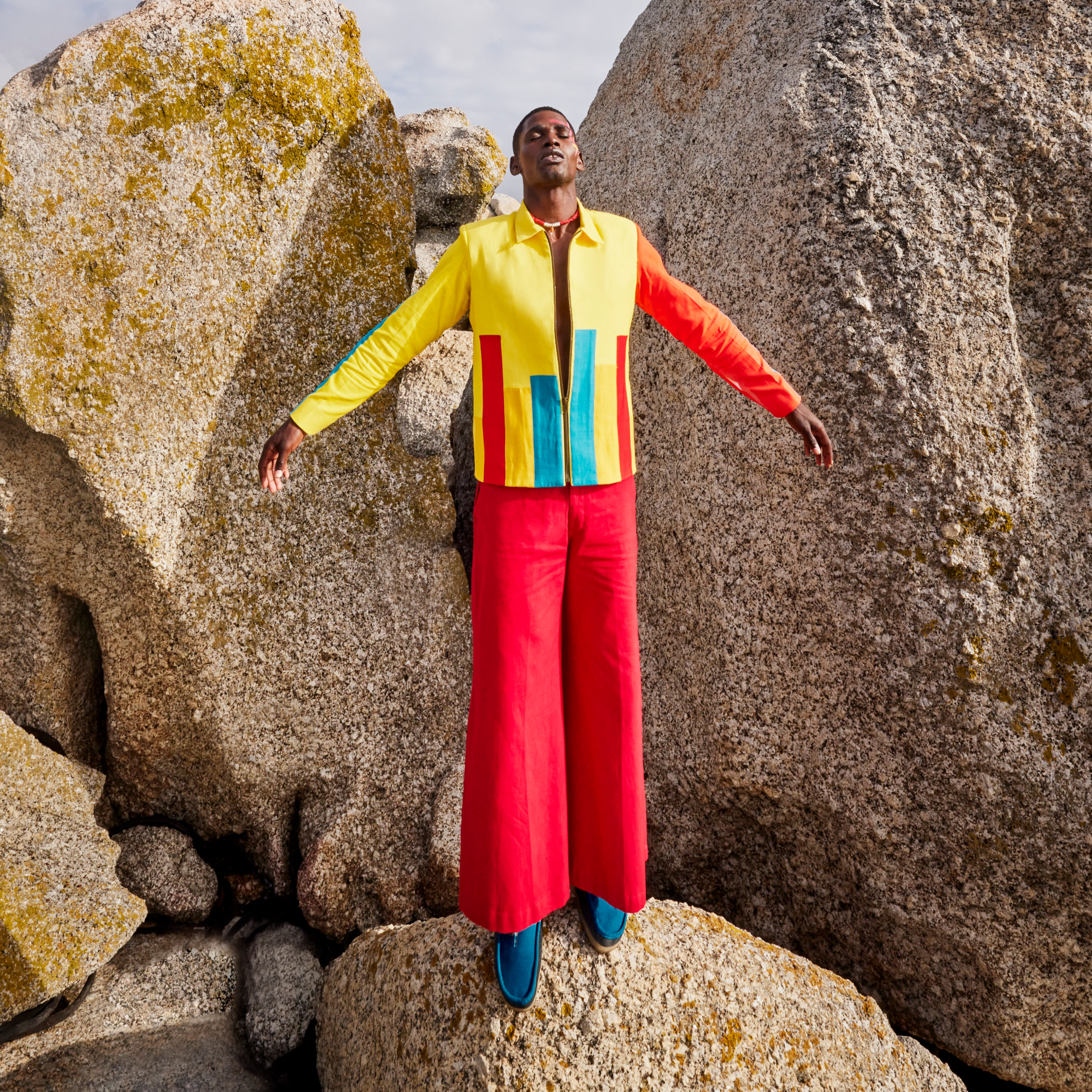 COLOUR BLOCKED ZIPPER JACKET AND FLARED PANTS