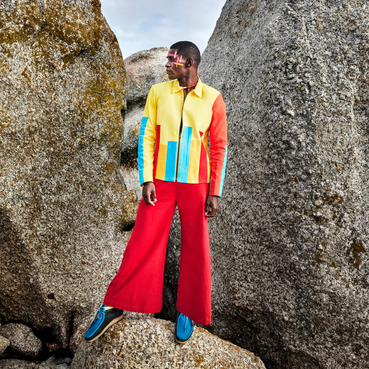COLOUR BLOCKED ZIPPER JACKET AND FLARED PANTS
